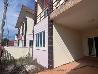 Casa adosada en venta de 4 habitaciones en Mueang Rayong, Rayong