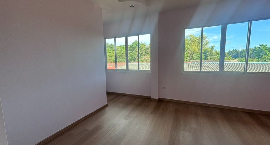 Reihenhaus zum Kauf mit 4 Zimmer in Mueang Rayong, Rayong