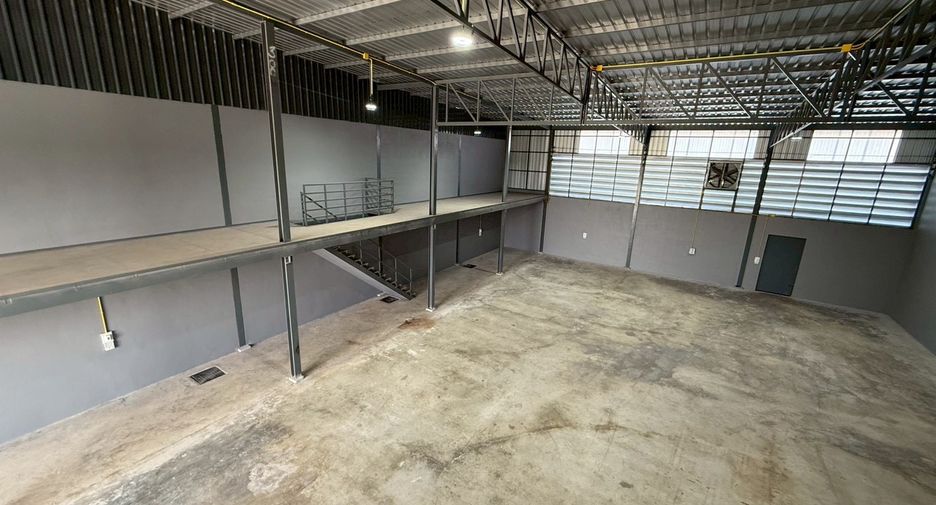 Almacén en alquiler de 2 habitaciones en Lam Luk Ka, Pathum Thani