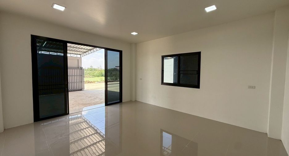 Almacén en alquiler de 2 habitaciones en Lam Luk Ka, Pathum Thani