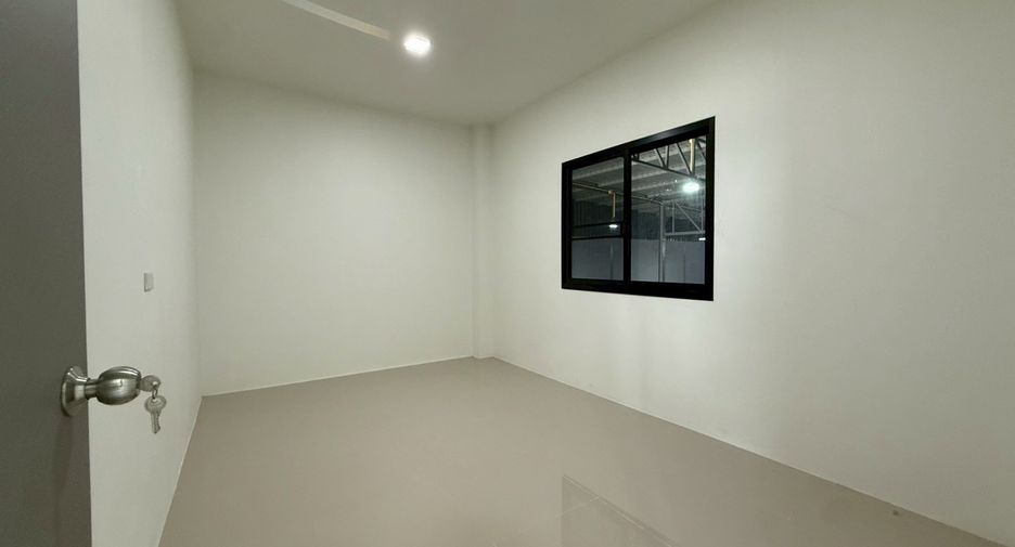 Almacén en alquiler de 2 habitaciones en Lam Luk Ka, Pathum Thani