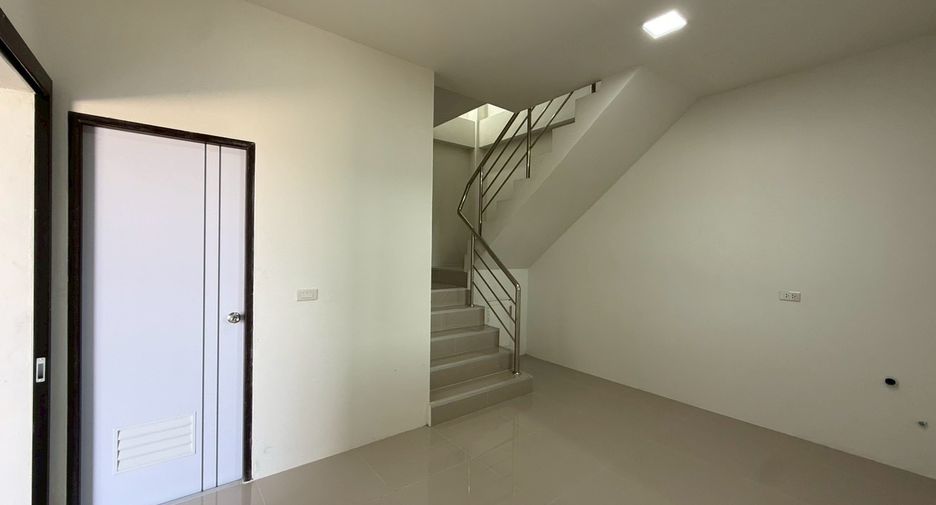 Almacén en alquiler de 2 habitaciones en Lam Luk Ka, Pathum Thani