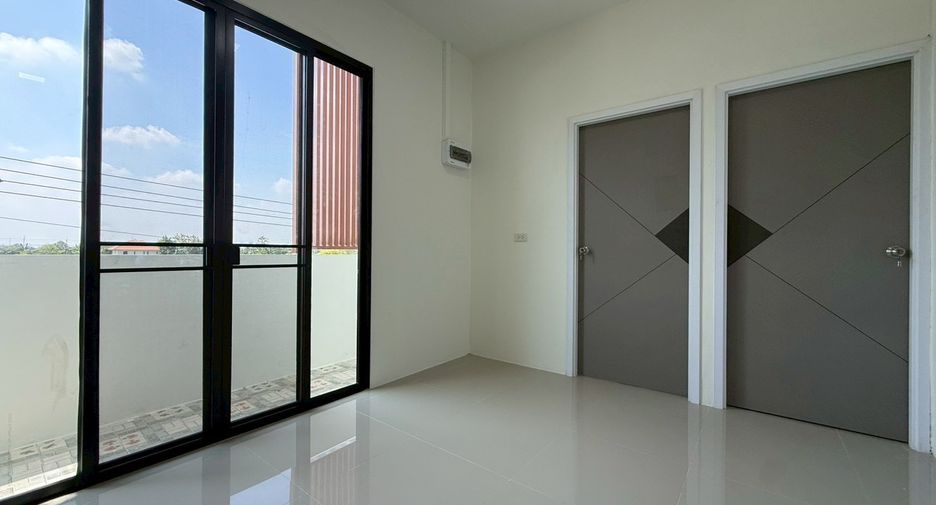 Almacén en alquiler de 2 habitaciones en Lam Luk Ka, Pathum Thani