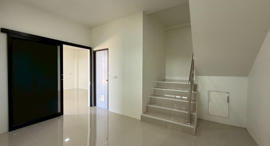 Almacén en alquiler de 2 habitaciones en Lam Luk Ka, Pathum Thani