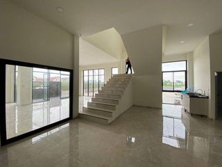 À louer 1 chambre entrepôt à Mueang Samut Sakhon, Samut Sakhon
