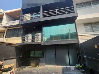 出租 4 卧室 办公室 在 Khlong Toei, 曼谷
