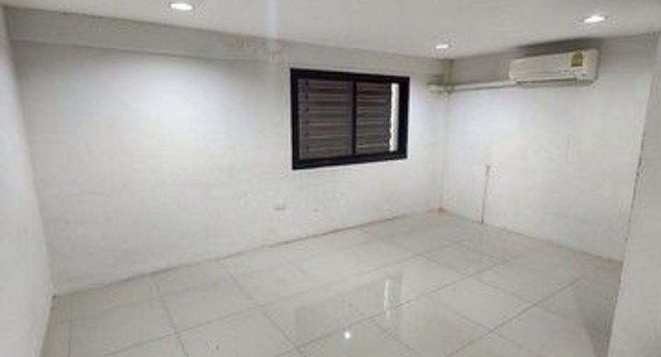 For rent 4 bedrooms office in Khlong Toei, Bangkok