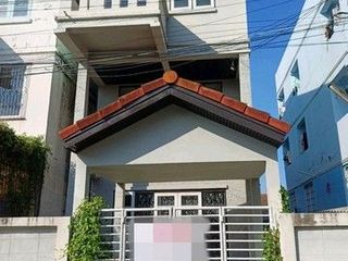 À louer 3 chambres maison à Bang Khae, Bangkok