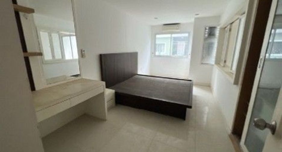 For sale 1 bed condo in Huai Khwang, Bangkok