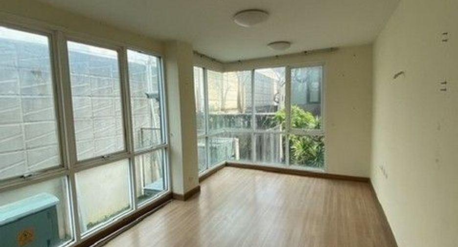 For sale 1 bed condo in Huai Khwang, Bangkok