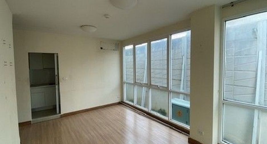 For sale 1 bed condo in Huai Khwang, Bangkok