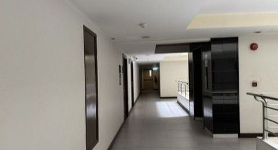 For sale 1 bed condo in Khlong Toei, Bangkok