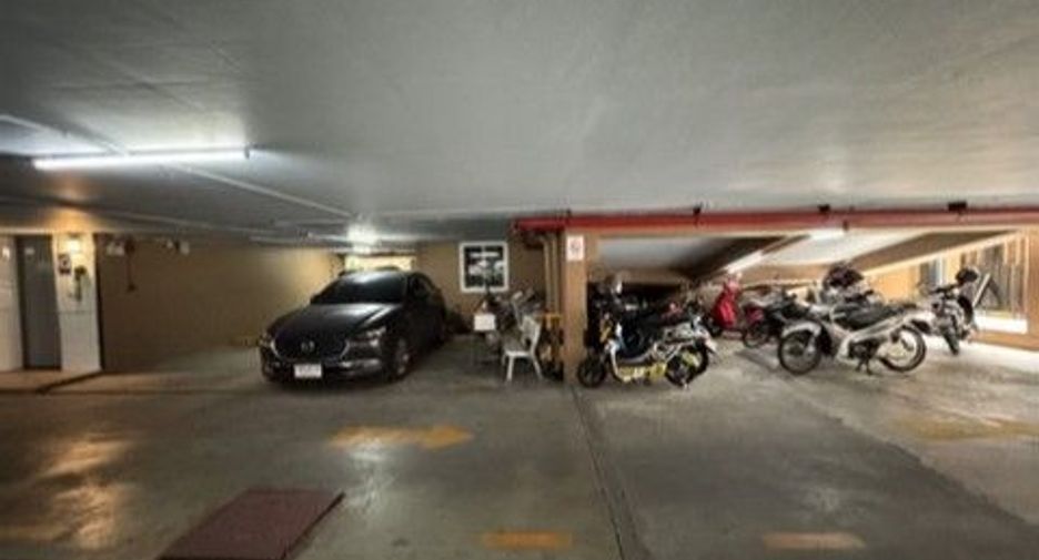 For sale 1 bed condo in Khlong Toei, Bangkok