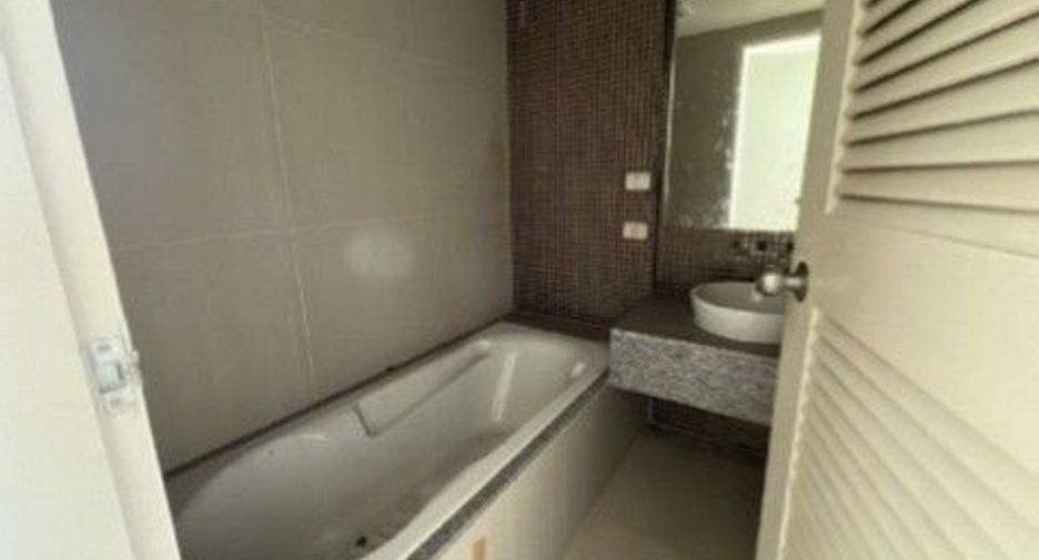 For sale 1 bed condo in Suan Luang, Bangkok