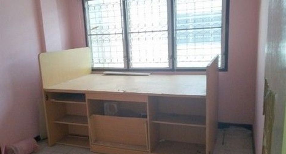 Casa adosada en venta de 1 habitaciones en Thung Khru, Bangkok