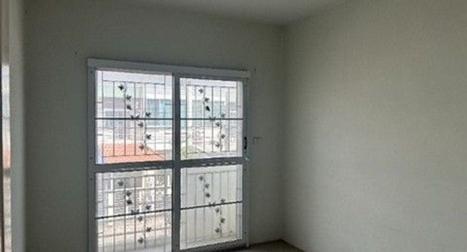 For sale 1 bed townhouse in Lat Krabang, Bangkok