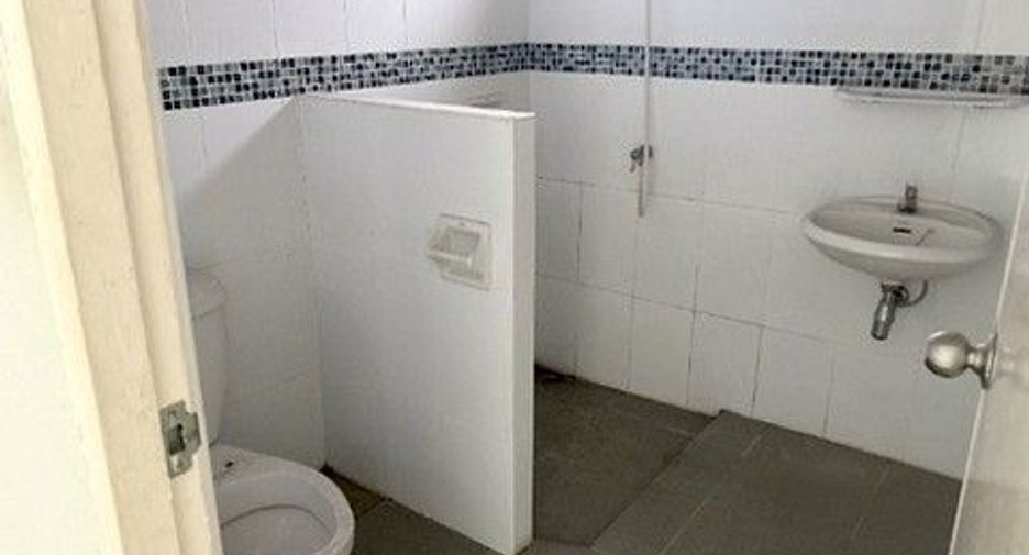 For sale 1 bed townhouse in Lat Krabang, Bangkok
