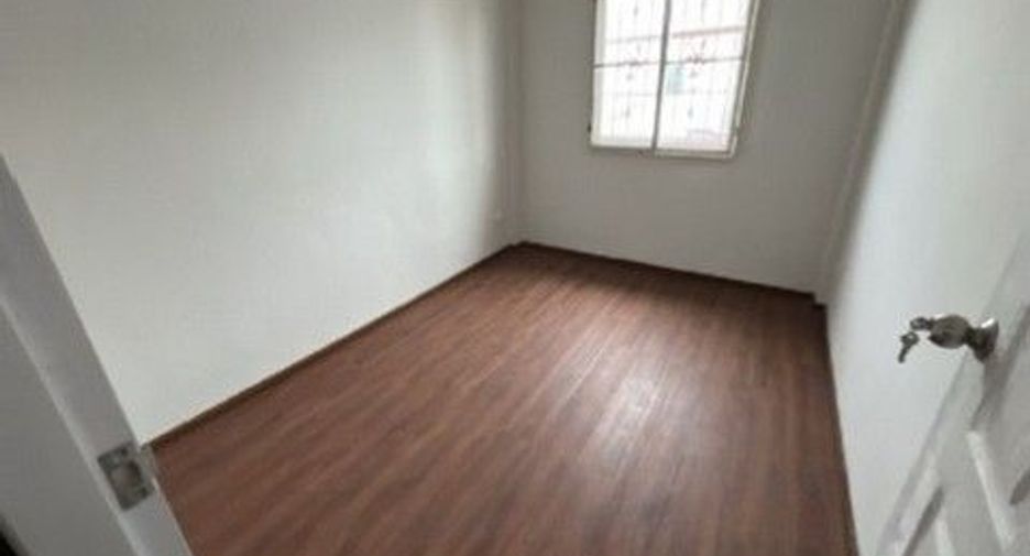 À vendre 1 chambre maison de ville à Sai Mai, Bangkok