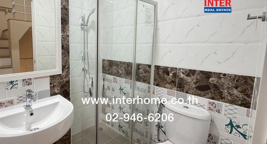 For sale 4 bedrooms townhouse in Bangkok Noi, Bangkok