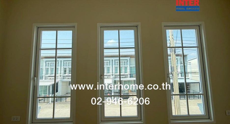 For sale 4 bedrooms townhouse in Bangkok Noi, Bangkok