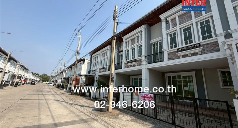 For sale 4 bedrooms townhouse in Bangkok Noi, Bangkok