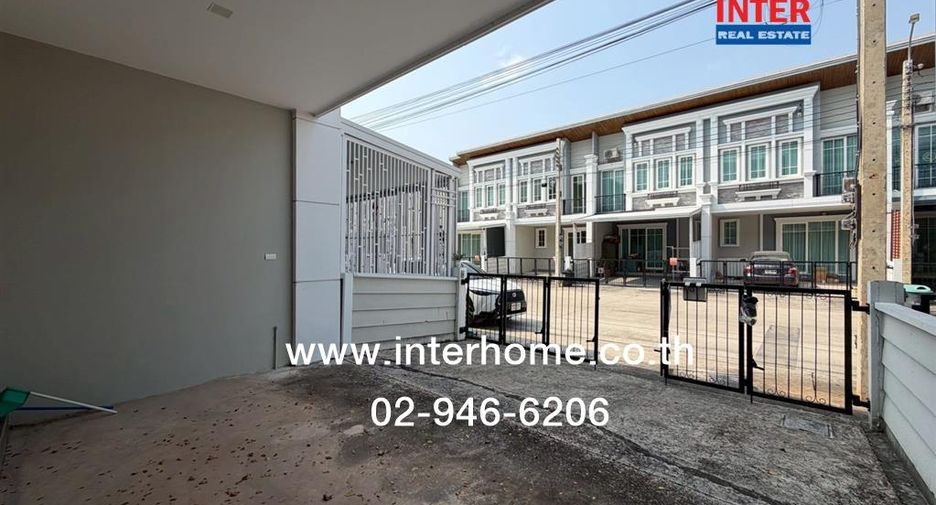 For sale 4 bedrooms townhouse in Bangkok Noi, Bangkok