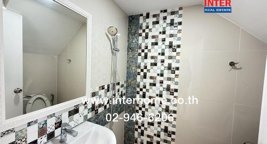 For sale 4 bedrooms townhouse in Bangkok Noi, Bangkok