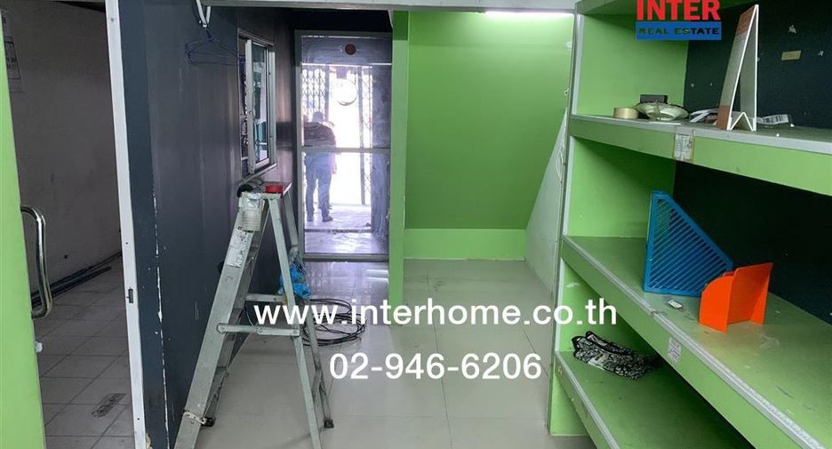 For sale 4 bedrooms retail Space in Khan Na Yao, Bangkok