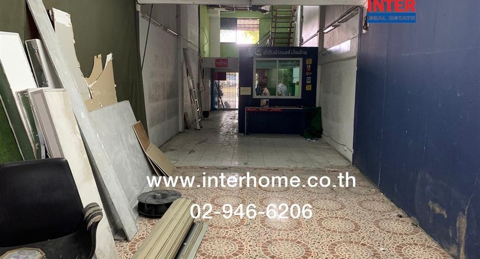 For sale 4 bedrooms retail Space in Khan Na Yao, Bangkok