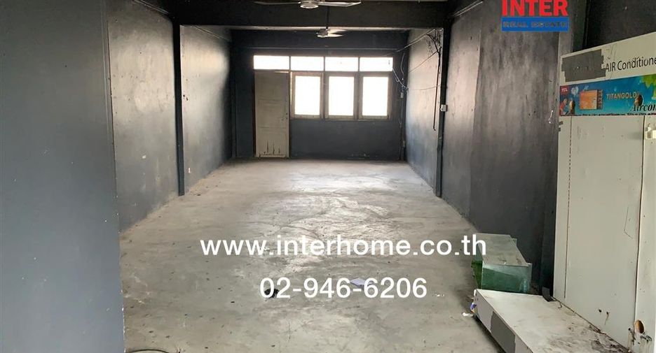 For sale 4 bedrooms retail Space in Khan Na Yao, Bangkok