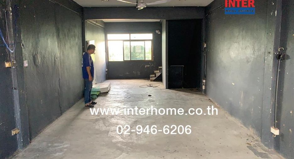 For sale 4 bedrooms retail Space in Khan Na Yao, Bangkok