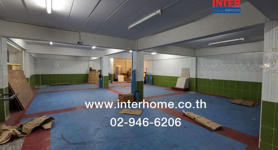 For sale 4 bedrooms retail Space in Khlong San, Bangkok