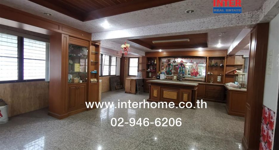 For sale 4 bedrooms retail Space in Khlong San, Bangkok