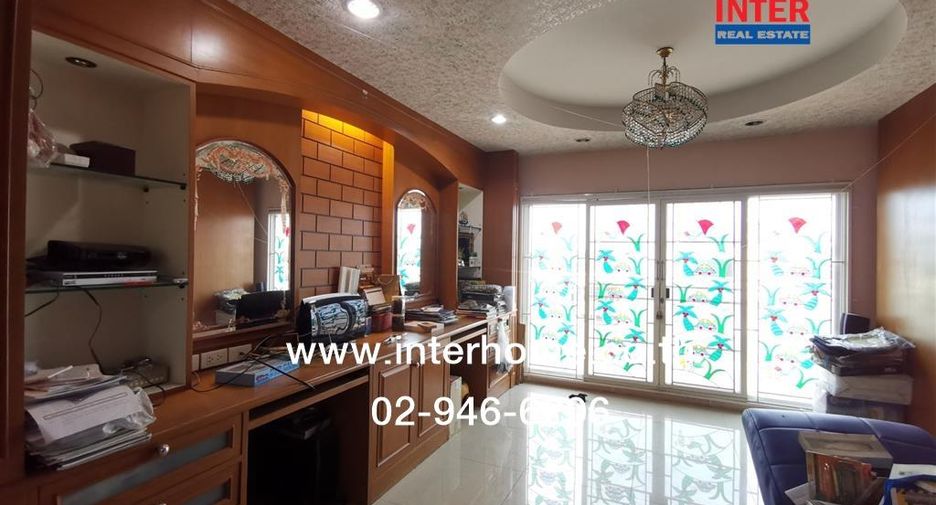 For sale 4 bedrooms retail Space in Khlong San, Bangkok
