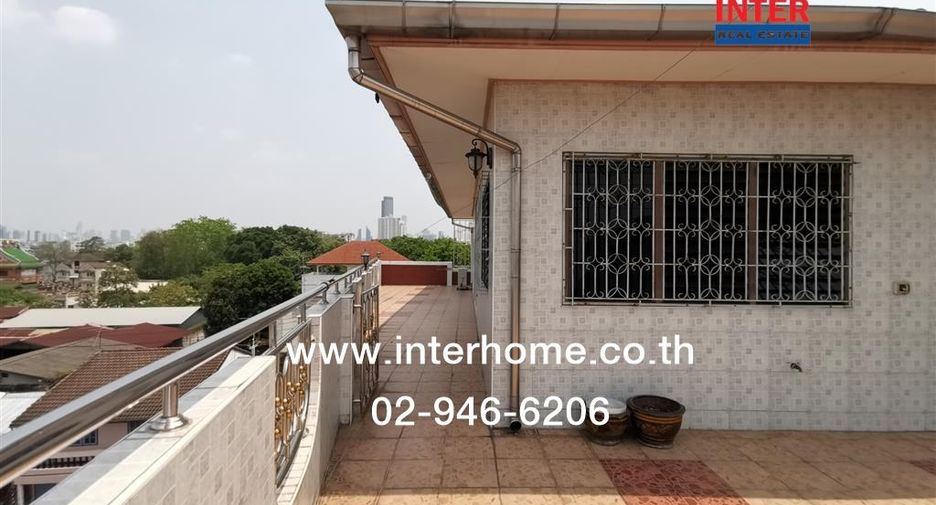 For sale 4 bedrooms retail Space in Khlong San, Bangkok