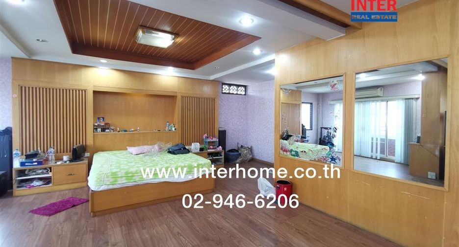 For sale 4 bedrooms retail Space in Khlong San, Bangkok