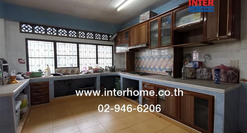 For sale 4 bedrooms retail Space in Khlong San, Bangkok