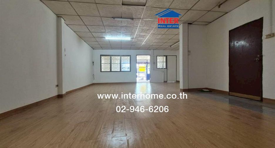 For sale 3 bedrooms townhouse in Mueang Nonthaburi, Nonthaburi