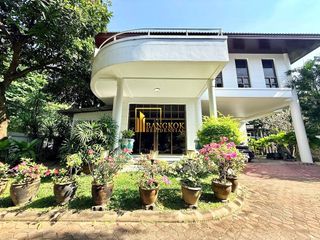 À louer 4 chambres maison à Huai Khwang, Bangkok