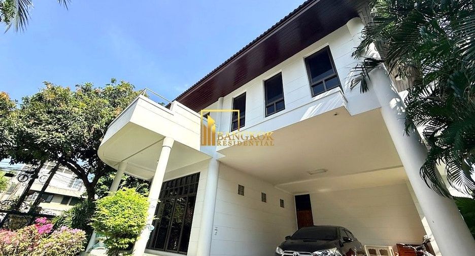À louer 4 chambres maison à Huai Khwang, Bangkok