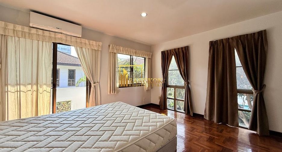 À louer 4 chambres maison à Huai Khwang, Bangkok