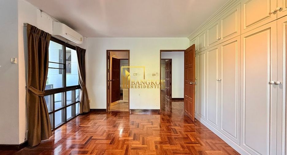 À louer 4 chambres maison à Huai Khwang, Bangkok
