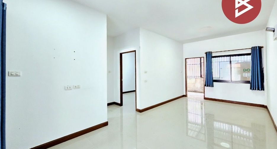 For sale 2 ベッドルーム townhouse in Ban Bueng, Chonburi