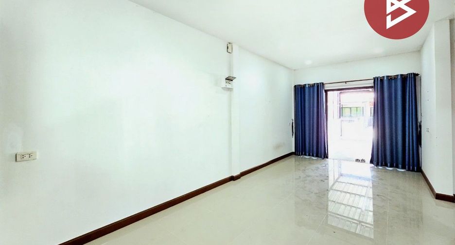 For sale 2 ベッドルーム townhouse in Ban Bueng, Chonburi