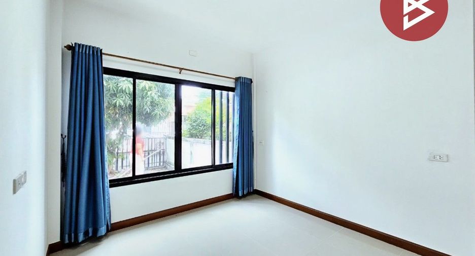For sale 2 ベッドルーム townhouse in Ban Bueng, Chonburi