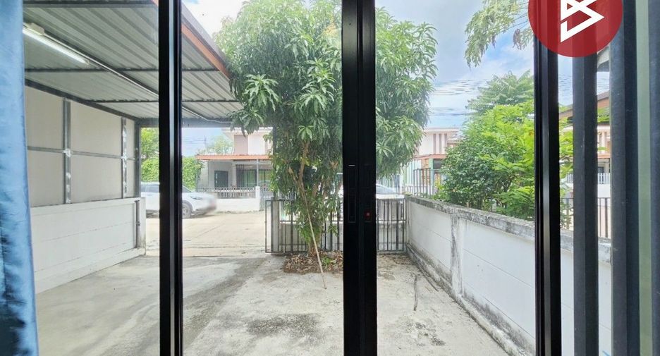 For sale 2 ベッドルーム townhouse in Ban Bueng, Chonburi