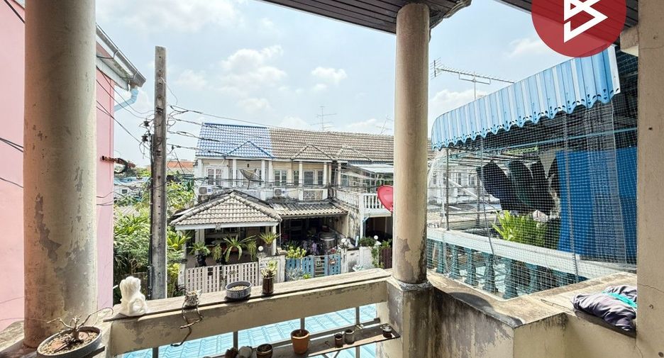For sale 2 ベッドルーム townhouse in Khan Na Yao, Bangkok