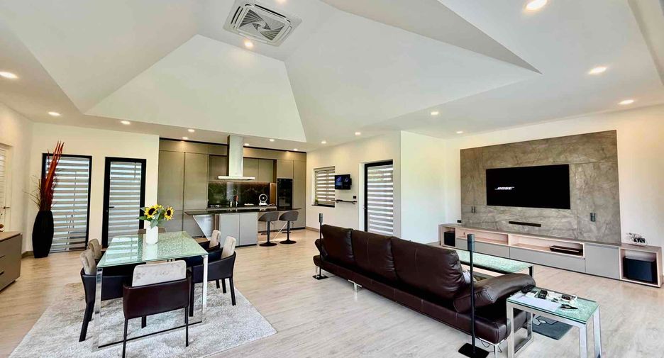 For sale 3 bedrooms villa in Bang Lamung, Chonburi