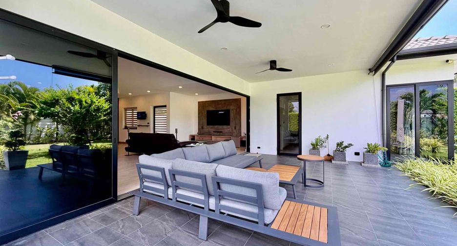 For sale 3 bedrooms villa in Bang Lamung, Chonburi