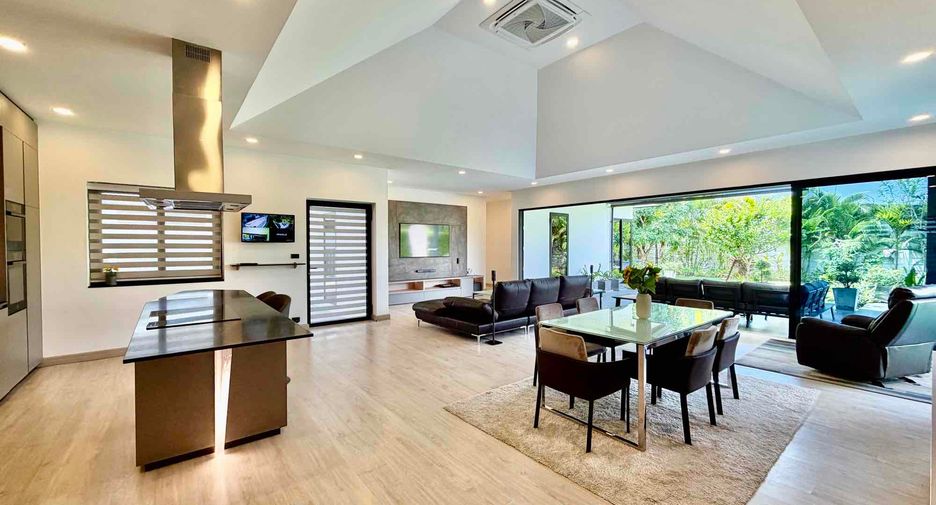 For sale 3 bedrooms villa in Bang Lamung, Chonburi